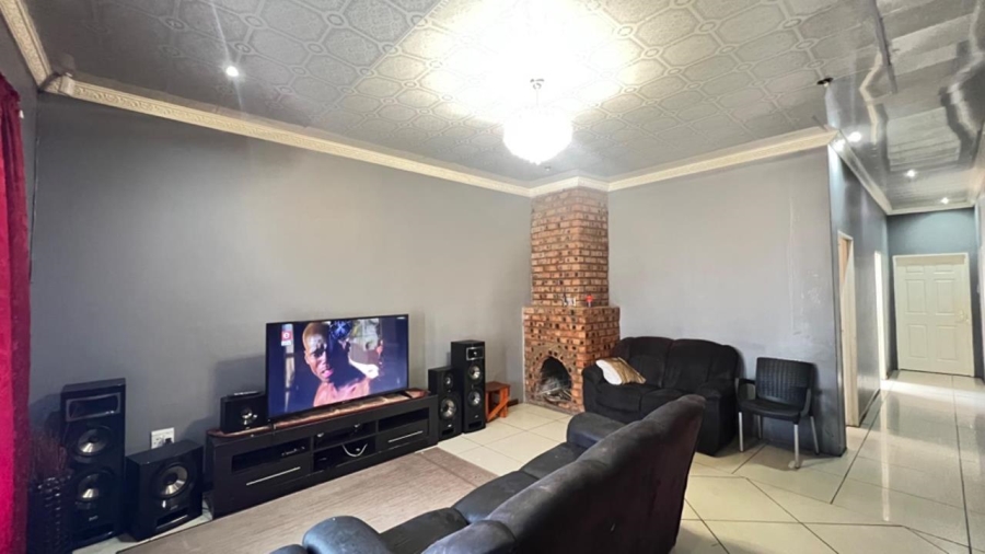 3 Bedroom Property for Sale in Kutlwanong Northern Cape